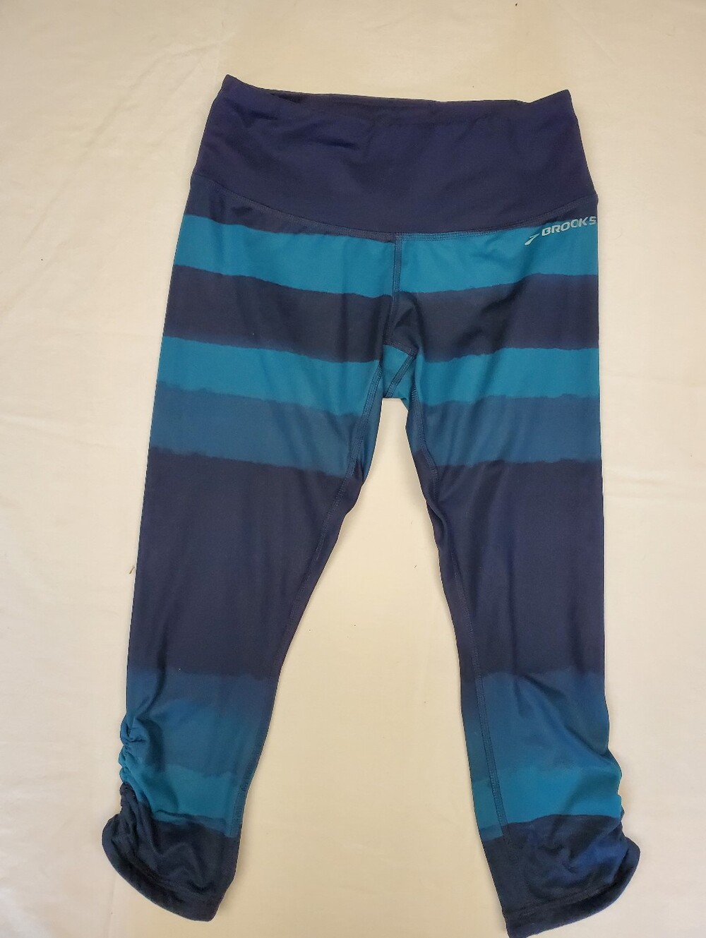 Brooks Running Capri Leggings Navy Teal Ombre Stripe Size XS Ruched Cuff